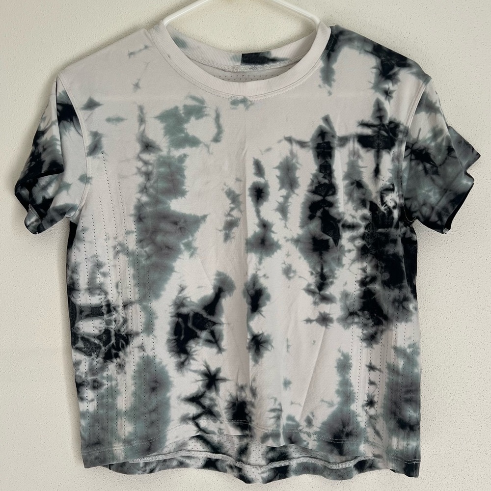 Lululemon Train to Be Short Sleeve *Shibori in Deep Coal Size Small